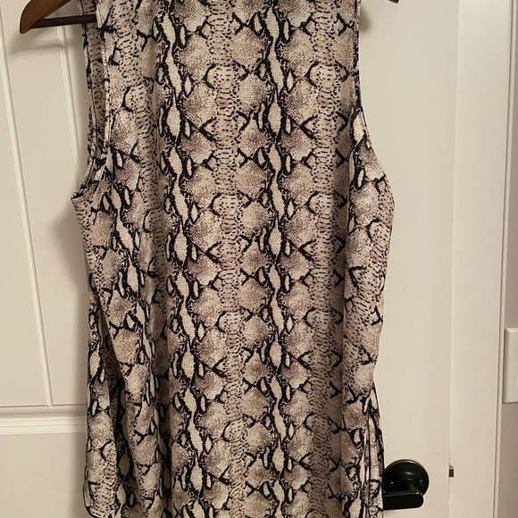 Tunic - Picture 3 of 4